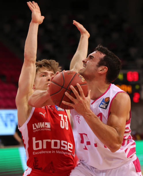 与保利尼奥 与保利尼奥