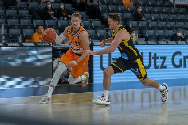 进攻方优势 进攻方优势