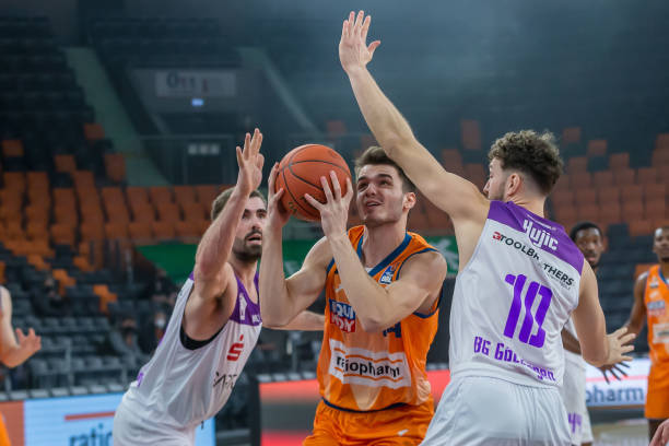 力和颇具深 力和颇具深